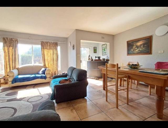 3 BEDROOM TOWNHOUSE FOR SALE IN BRACKENHURST